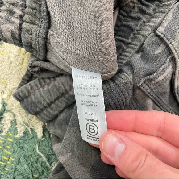 Athleta Camo Farallon Jogger Black Olive Camo - Picture 5 of 7